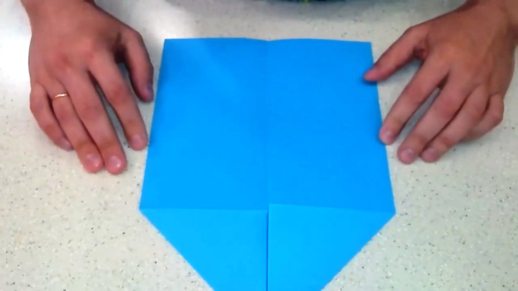 Как сделать самолет из бумаги на 300 метров полета сгибаем и продолжаем оригамить