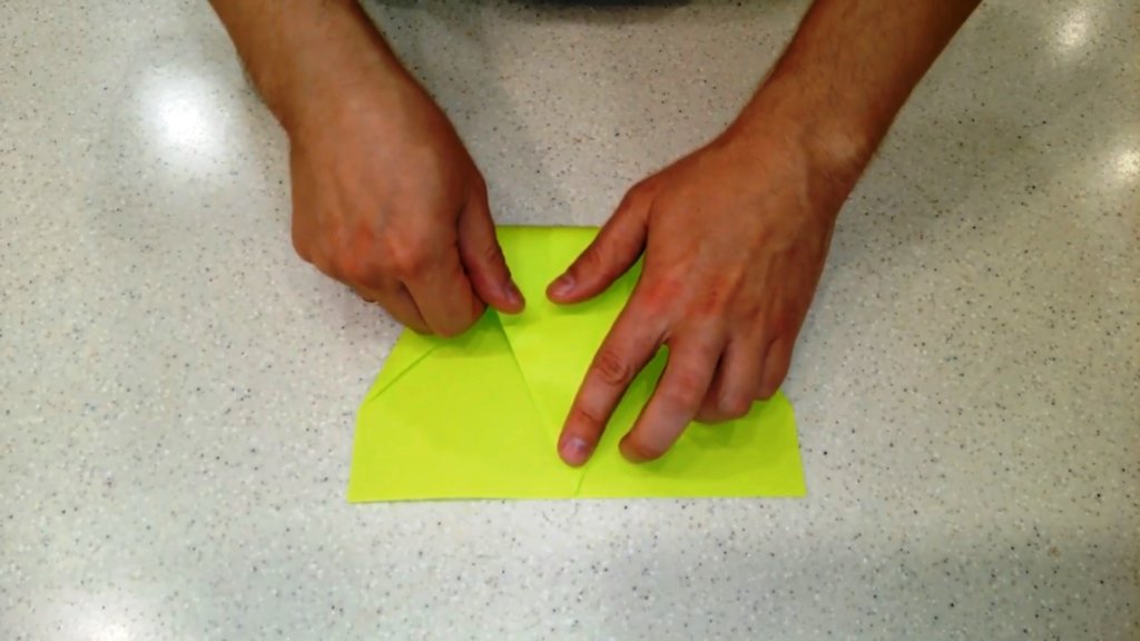 Как сделать самолет из бумаги на 100 метров полета Как сделать самолет из бумаги на 100 метров полета своими руками