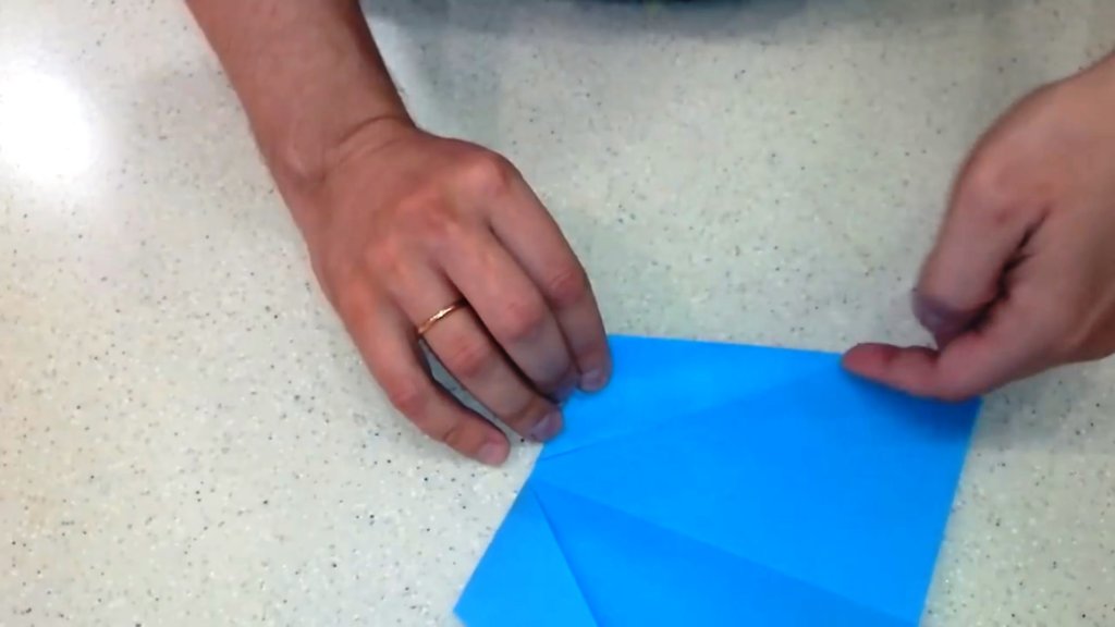 Как сделать самолет из бумаги на 700 метров полета тут согнул там согнул