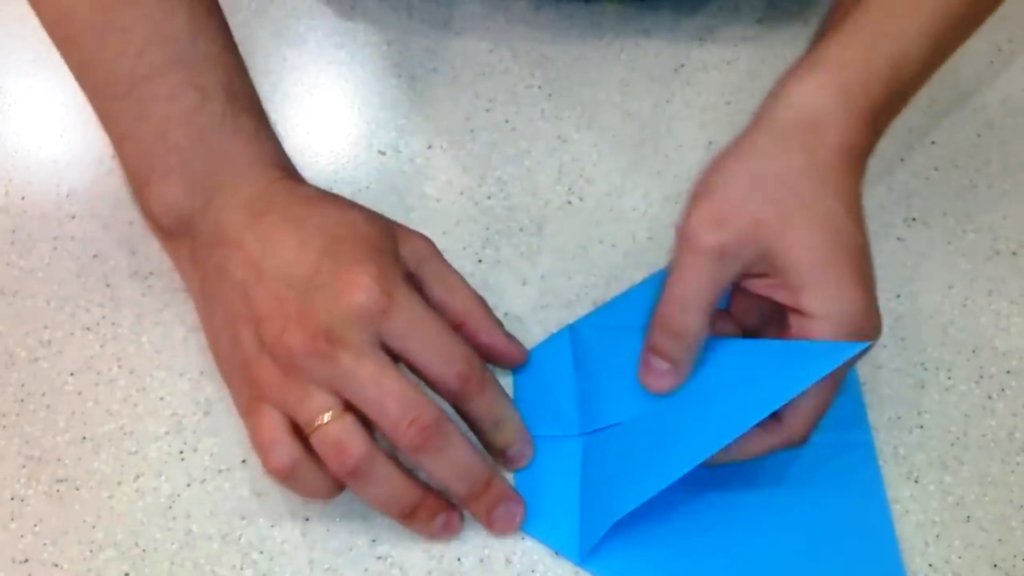 Как сделать самолет из бумаги на 800 метров полета снова выгнул и погнул самолет