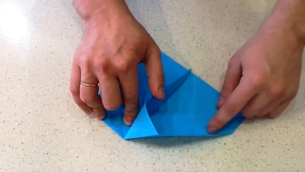 Как сделать самолет из бумаги на 100 метров легко выводим кармашки наружу