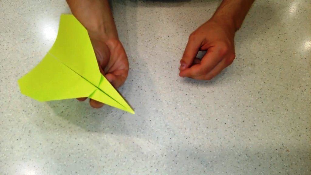 Как сделать самолет из бумаги на 100 метров полета своими руками самолет из бумаги почти готов