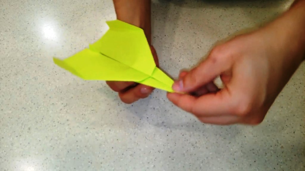 Как сделать самолет из бумаги на 100 метров полета самолет из бумаги своими руками готов