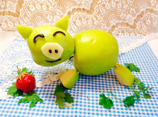 Поросенок из яблок