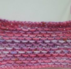 Как вязать платочную вязку по схемам круговыми и обычными спицами для начинающих