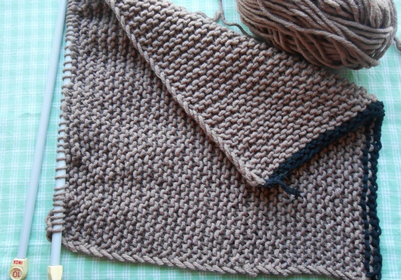 Как вязать платочную вязку по схемам круговыми и обычными спицами для начинающих