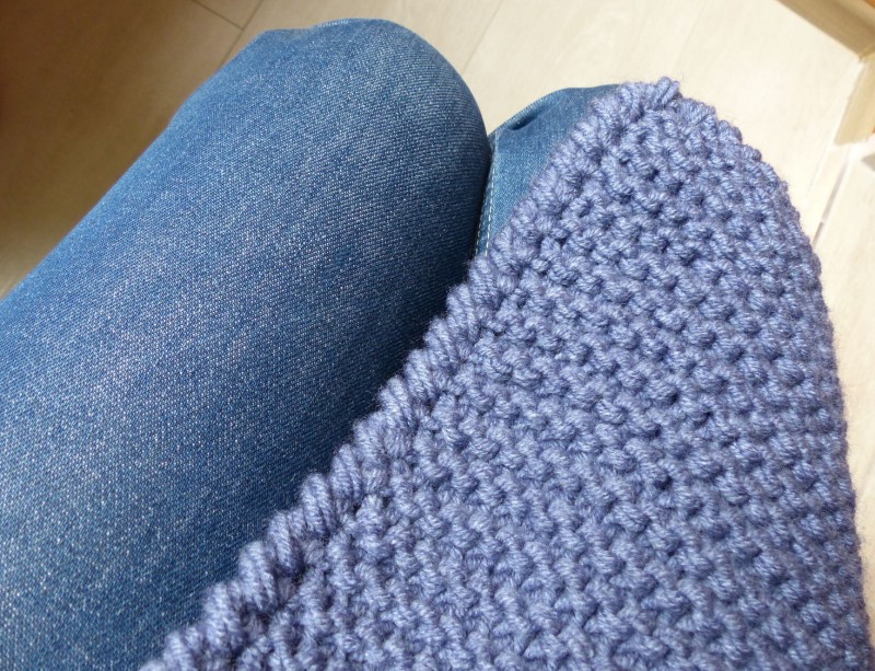 Как вязать платочную вязку по схемам круговыми и обычными спицами для начинающих