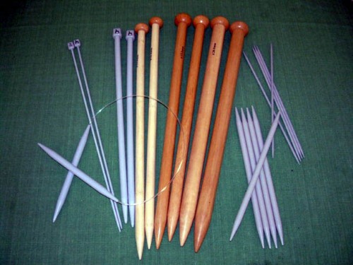 Вязание спицами шапки для мужчин: двойная, ушанка, с козырьком и отворотом, бини, зигзаг удачи. Пошаговая инструкция с описанием и схемами