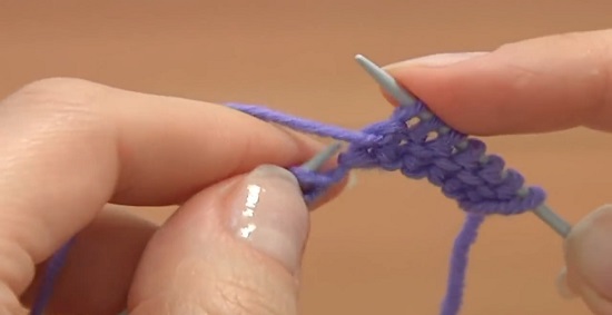 Как вязать платочную вязку по схемам круговыми и обычными спицами для начинающих