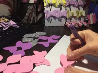 Оживляем цветы с помощью фоамирана: что это такое, и как материал используется для рукоделия