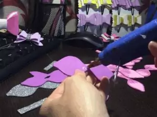 Оживляем цветы с помощью фоамирана: что это такое, и как материал используется для рукоделия