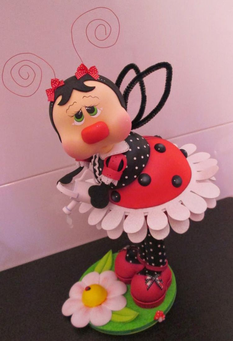 Оживляем цветы с помощью фоамирана: что это такое, и как материал используется для рукоделия