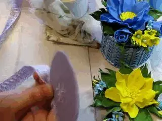 Оживляем цветы с помощью фоамирана: что это такое, и как материал используется для рукоделия