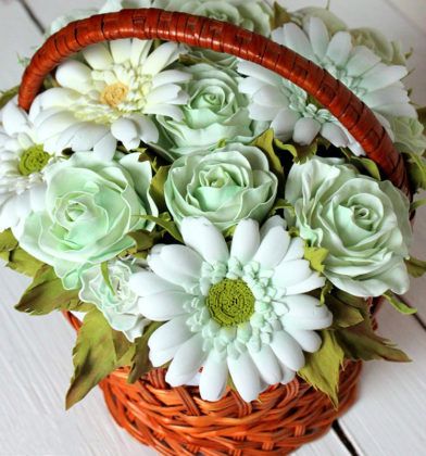 Оживляем цветы с помощью фоамирана: что это такое, и как материал используется для рукоделия