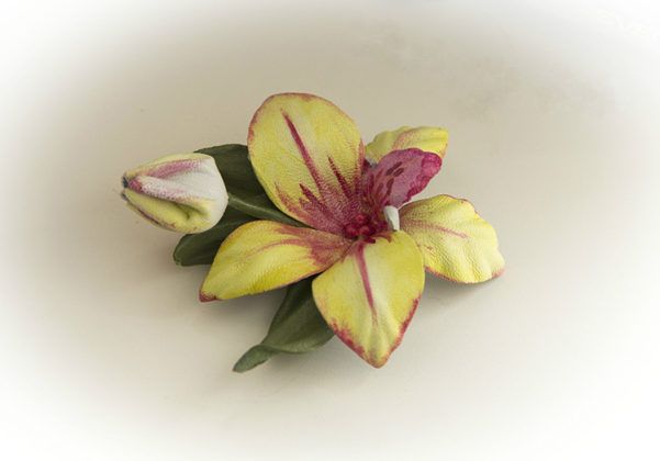 Оживляем цветы с помощью фоамирана: что это такое, и как материал используется для рукоделия