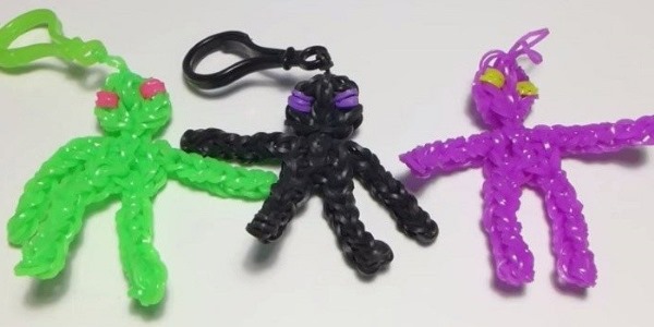 Как плести из резинок фигурки на рогатке видео-урок для начинающих