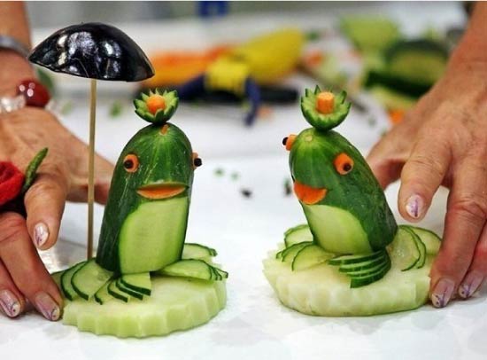 Лягушки-царевны из огурца Поделки из овощей и фруктов в детский сад: из огурцов