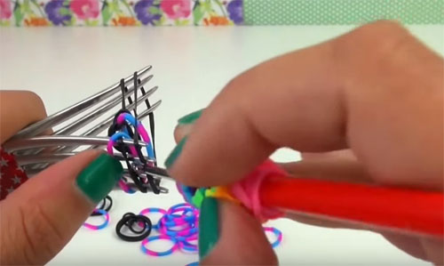  Что можно сплести из резинок: новые техники плетения в фото и видеоинструкциях