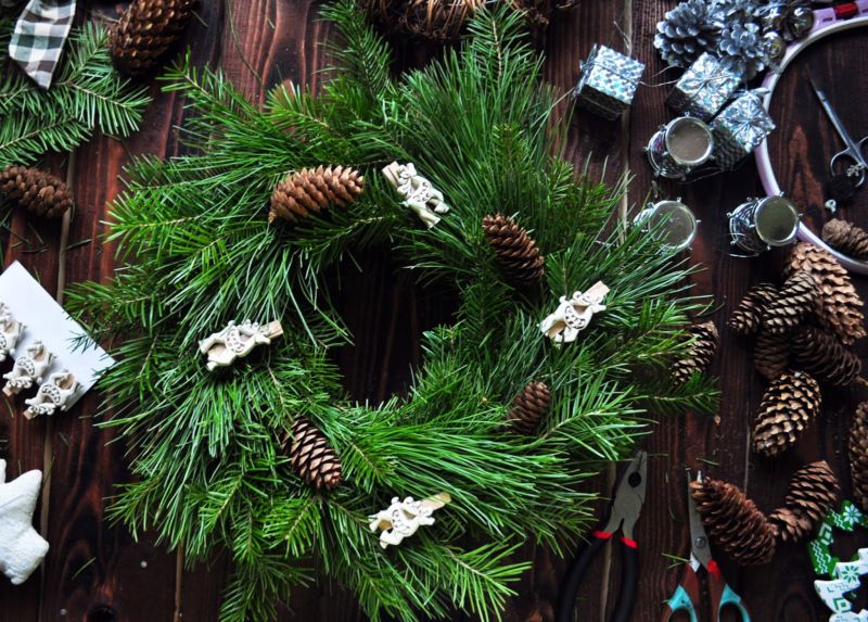 Новогодний венок своими руками. 12 мастер-классов по изготовлению венков в домашних условиях этап 38 Новогодний венок своими руками. 12 мастер-классов по изготовлению венков в домашних условиях этап 38