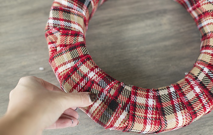 Новогодний венок своими руками. 12 мастер-классов по изготовлению венков в домашних условиях этап 26 Новогодний венок своими руками. 12 мастер-классов по изготовлению венков в домашних условиях этап 26