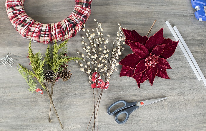 Новогодний венок своими руками. 12 мастер-классов по изготовлению венков в домашних условиях этап 27 Новогодний венок своими руками. 12 мастер-классов по изготовлению венков в домашних условиях этап 27