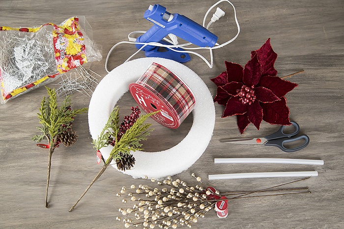 Новогодний венок своими руками. 12 мастер-классов по изготовлению венков в домашних условиях этап 23 Новогодний венок своими руками. 12 мастер-классов по изготовлению венков в домашних условиях этап 23