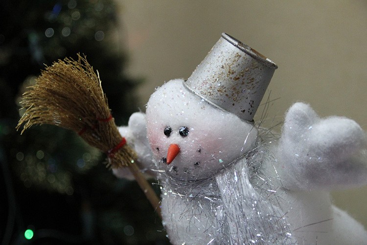 ☃ Снеговики к Новому Году своими руками: необычное украшение за 5 минут