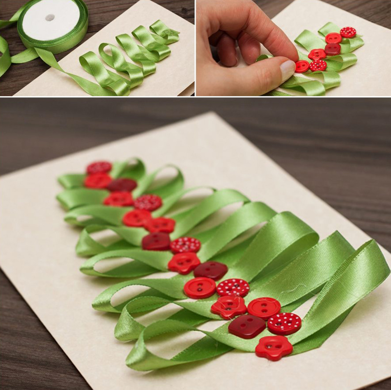 Нарисовать на картоне елочку простым карандашом и по контуру разложить ленточку, приклеивая её к основе по серединке. Дополнительно украсить ствол маленькими пуговками Нарисовать на картоне елочку простым карандашом и по контуру разложить ленточку, приклеивая её к основе по серединке. Дополнительно украсить ствол маленькими пуговками