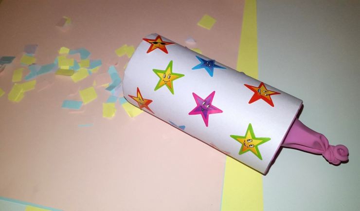 Как сделать хлопушку из бумаги: пошаговое описание изготовления и мастер класс для начинающих