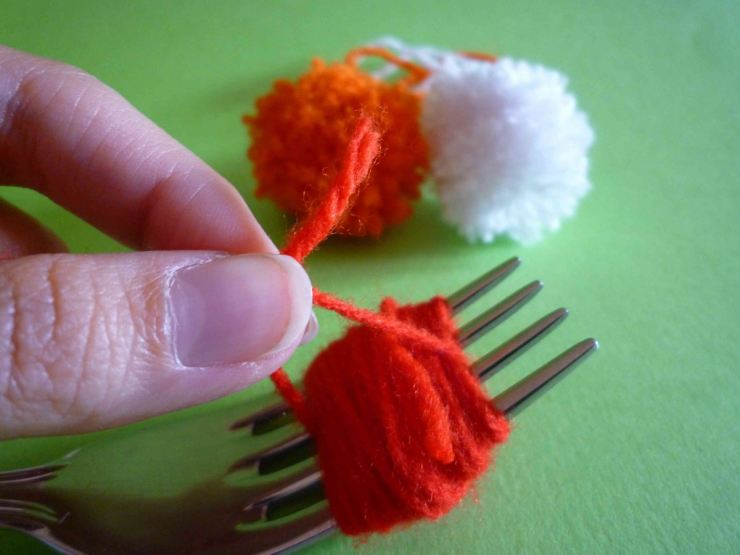 Помпон из ниток своими руками - 90 фото и видео мастер-класс как правильно сделать помпон из пряжи