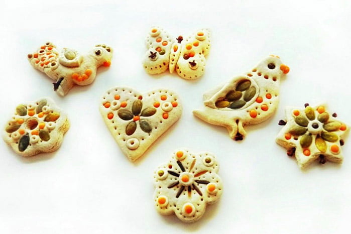 Фигурки из соленого теста и круп