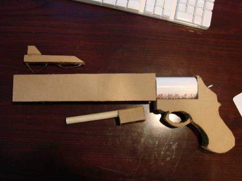Как сделать из бумаги пистолет, который стреляет резинками: легкая схема своими руками