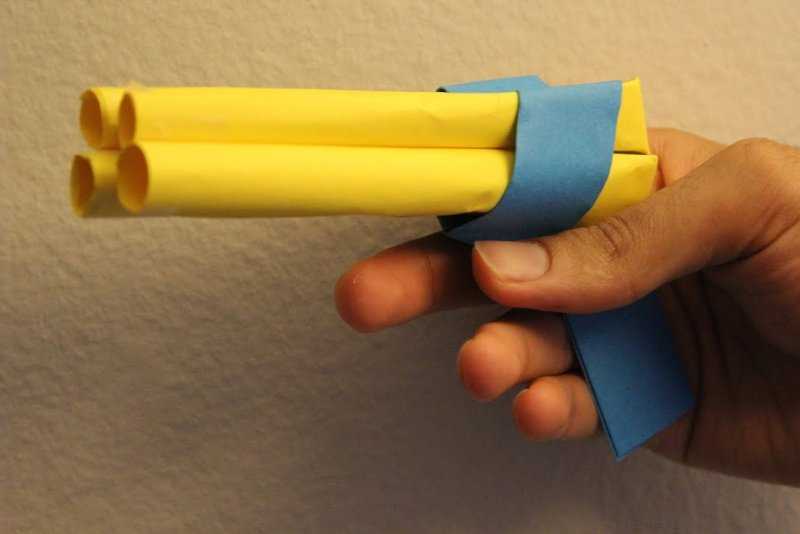 Как сделать из бумаги пистолет, который стреляет резинками: легкая схема своими руками