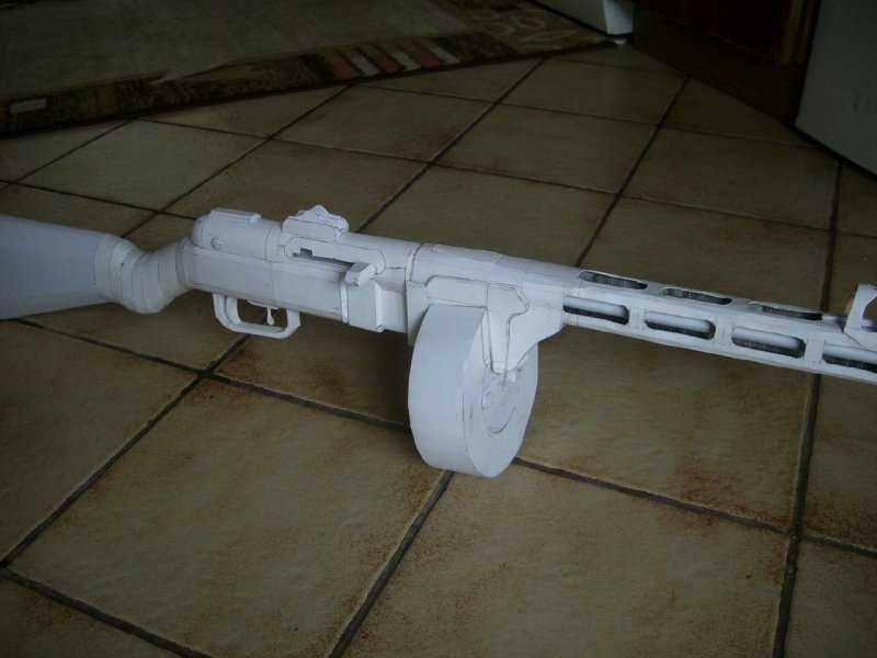 Как сделать из бумаги пистолет, который стреляет резинками: легкая схема своими руками