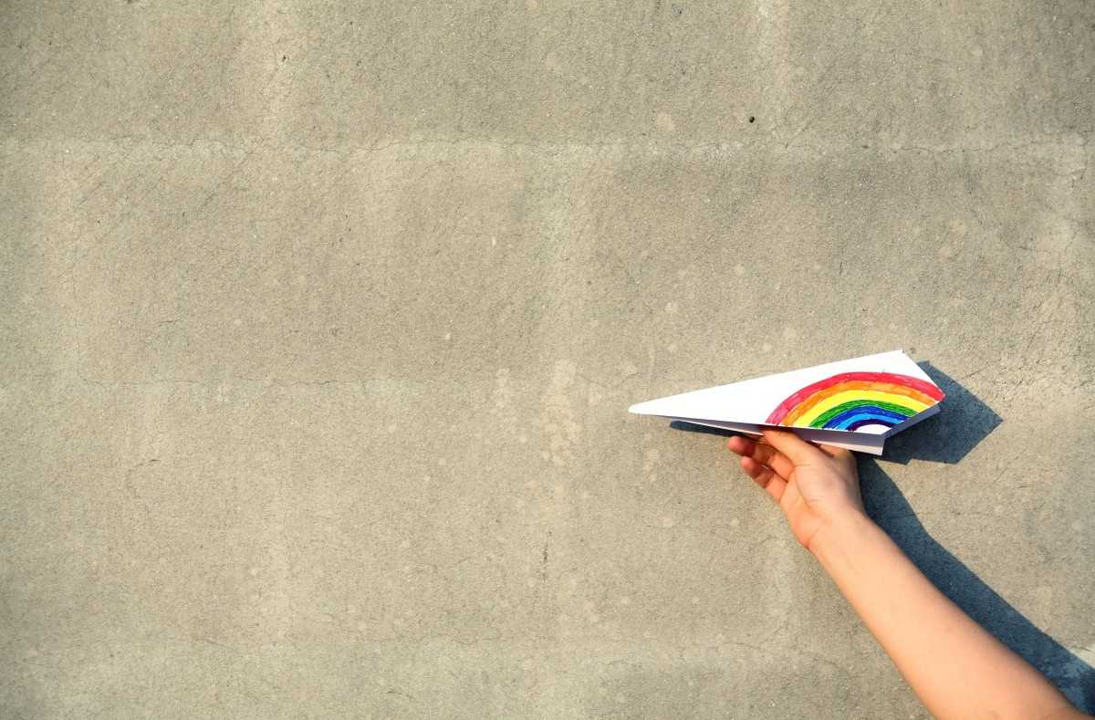 Как сделать самолет из бумаги, который далеко летает… Простое изготовление самолетика