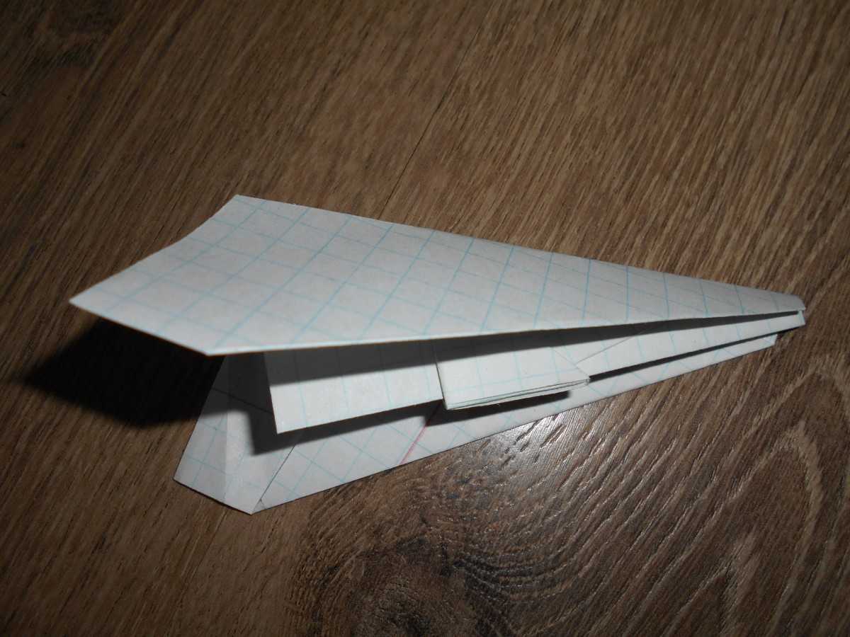 Как сделать самолет из бумаги, который далеко летает… Простое изготовление самолетика
