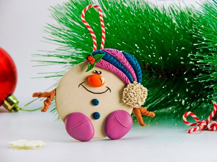Подвеска «Снеговик» из пластилина
