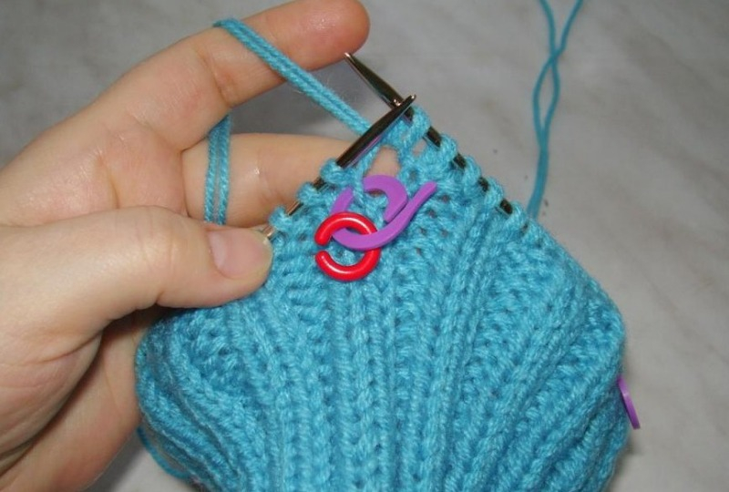 универсальная манишка связать манишку для женщины спицами