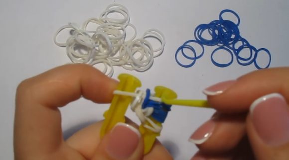 Плетение паучка в браслете