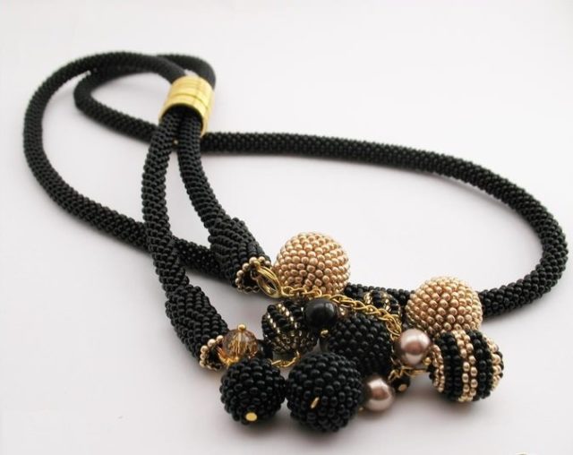 Украшения из бисера