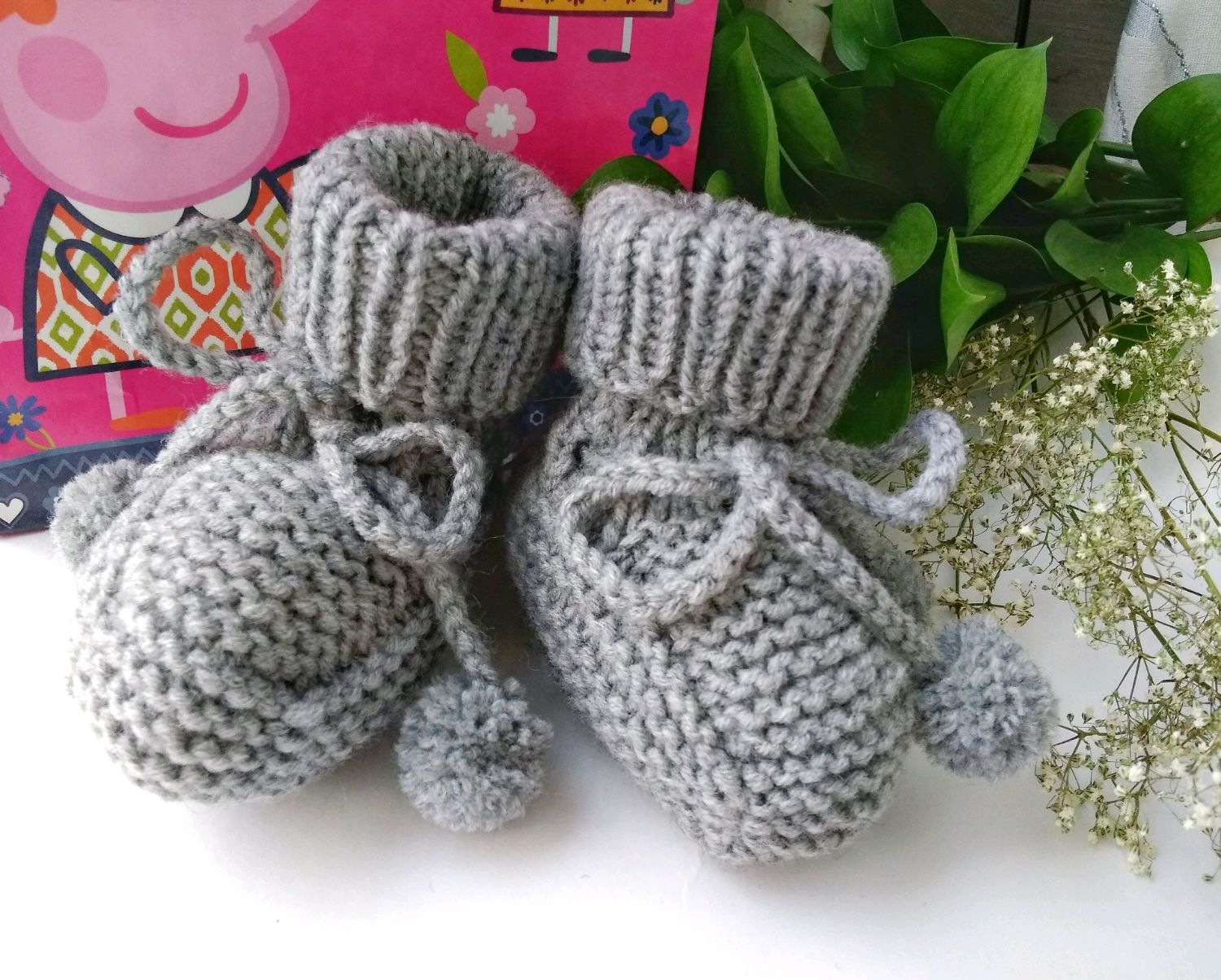 Пинетки спицами для новорожденных : схемы и описание для начинающих с фото