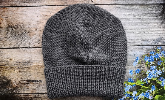 Мужская шапка спицами (110 фото): схемы с описанием и пошаговыми инструкциями
