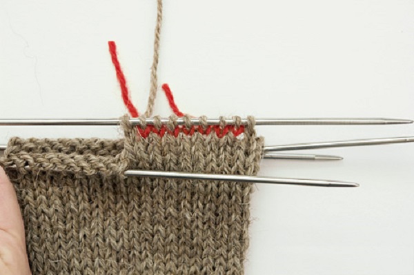 Мужские варежки спицами - 10 лучших мк пошагово