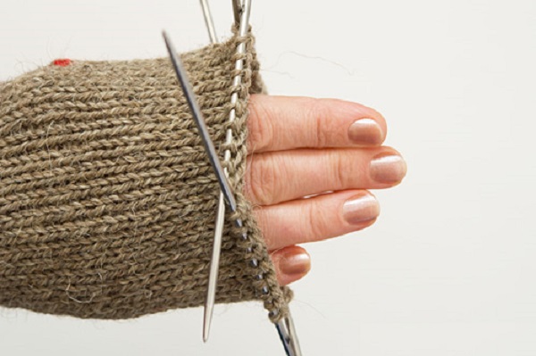 Мужские варежки спицами - 10 лучших мк пошагово