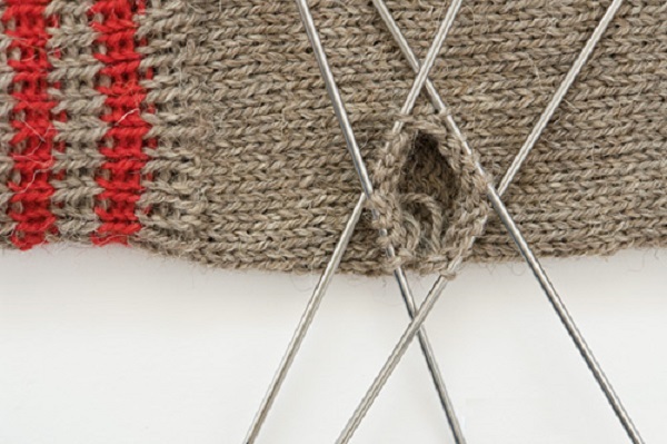 Мужские варежки спицами - 10 лучших мк пошагово