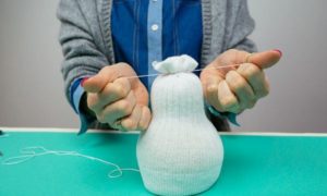 Снеговик из носка: пошаговая инструкция, советы, подробные мастер-классы с фото