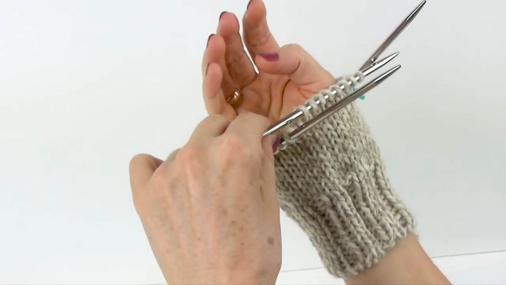 Мужские варежки спицами - 10 лучших мк пошагово