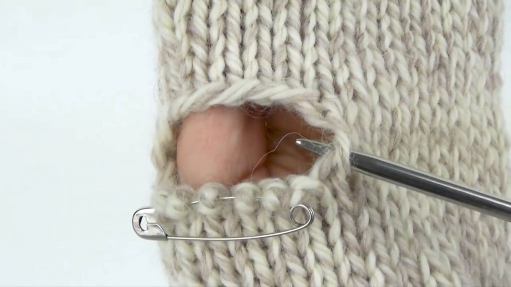 Мужские варежки спицами - 10 лучших мк пошагово