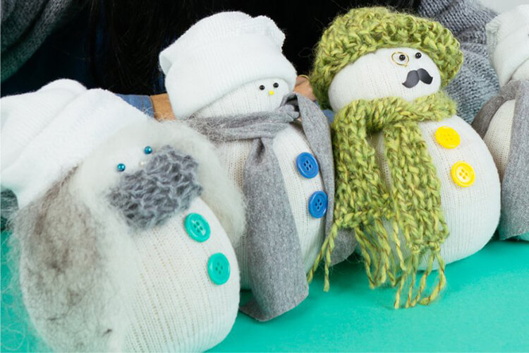 Делаем снеговика своими руками к новому году : различные способы с фото Делаем снеговика своими руками к новому году : различные способы с фото podelka snegovik svoimi rukami 62