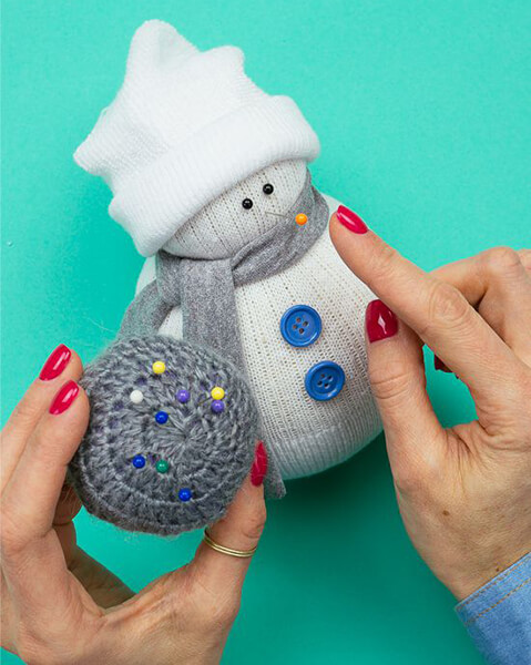 Делаем снеговика своими руками к новому году : различные способы с фото Делаем снеговика своими руками к новому году : различные способы с фото podelka snegovik svoimi rukami 75